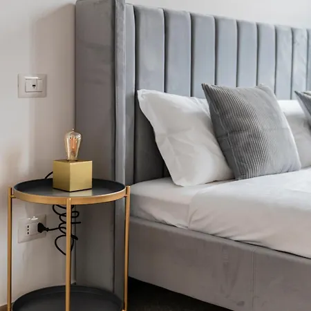 Vintage Giuliana Apartment